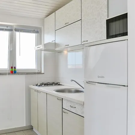 Apartment With Parking Spaces - 18581