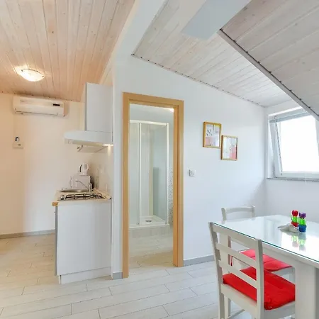 Apartment With Parking Spaces - 18581
